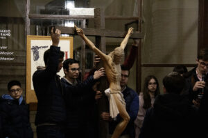 Viacrucis vocacional: «Nadie te ama como yo»