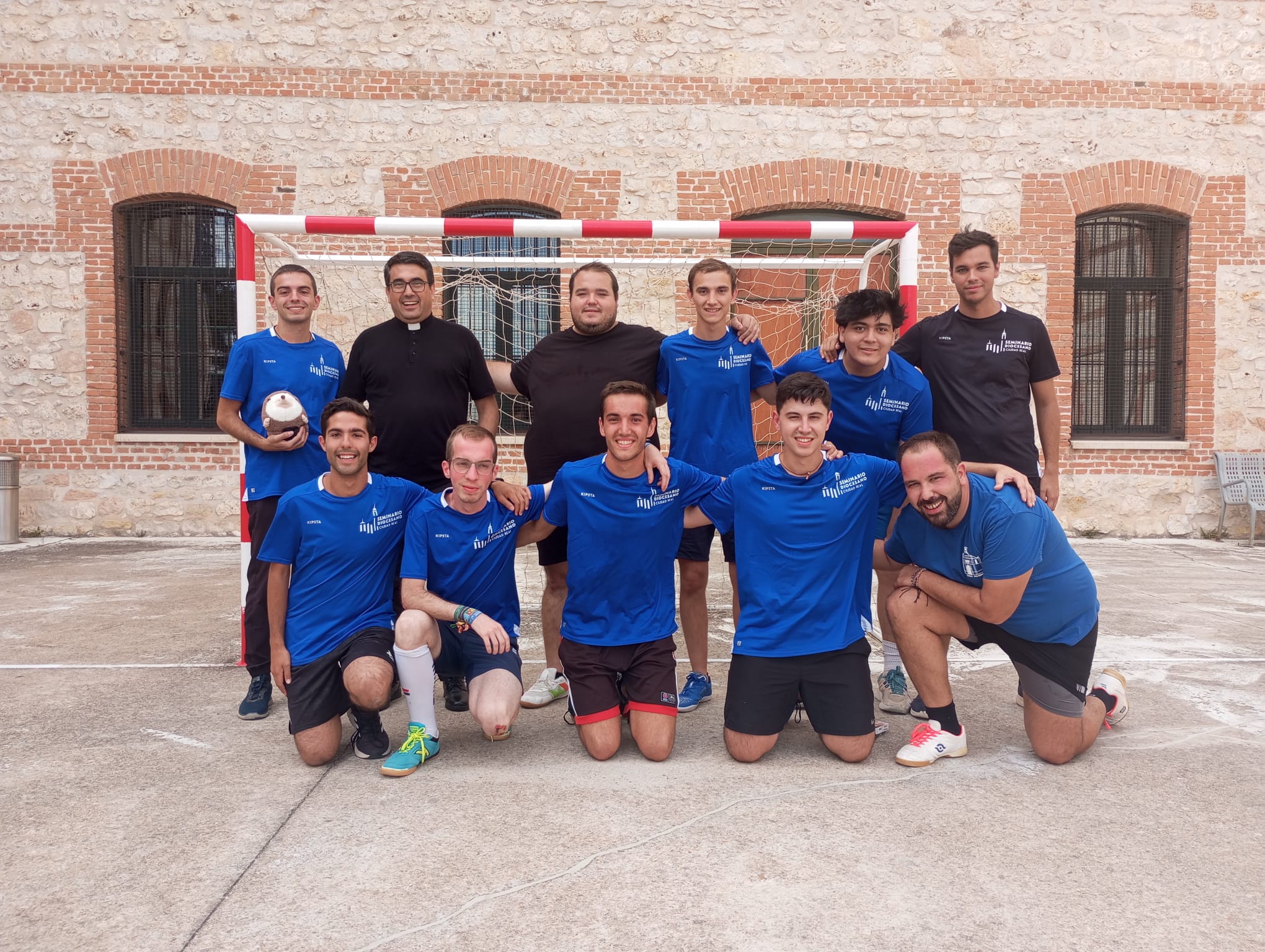 Los seminaristas de Ciudad Real se calzan las botas de fútbol para jugar el torneo de la Copa Nacional de Seminarios en Burgos